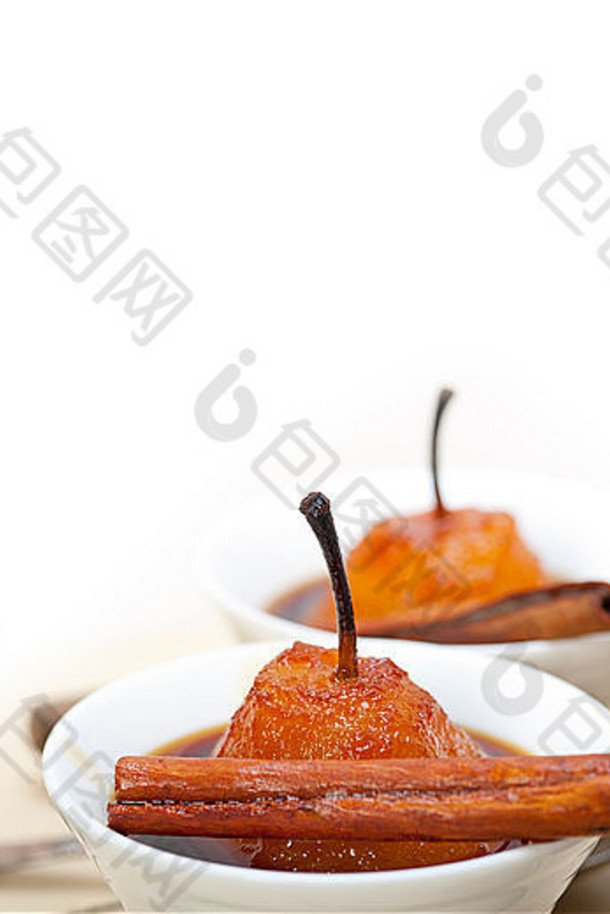 水煮梨美味的家常菜白色乡村木桌