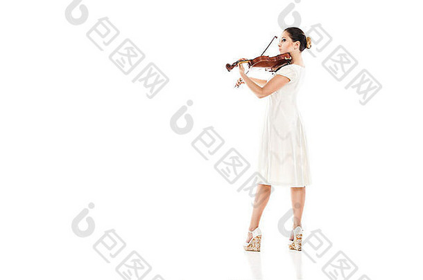 美丽的年轻的女人玩小提琴白色