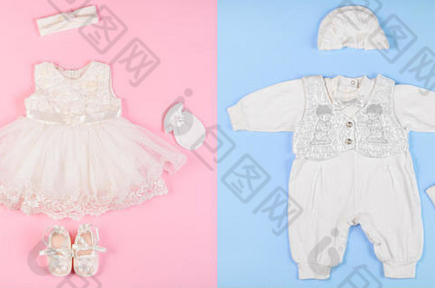 一个漂亮的整体新生儿男孩和一个新生儿女孩的服装，俯视。婴儿服装。