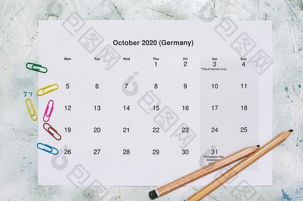 莫纳茨卡伦德奥克托伯2020。翻译：2020年10月月历。荷兰语纸质十月月历。俯视图