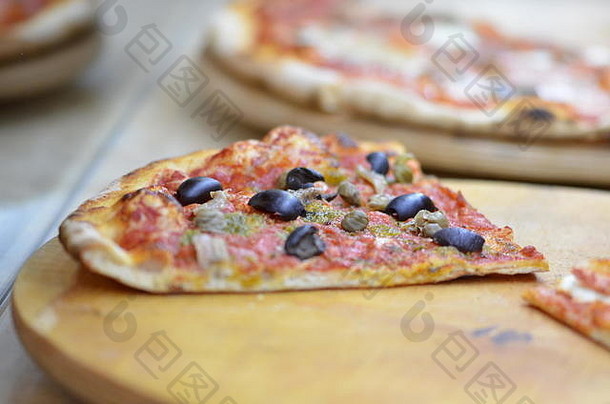美味的<strong>意大利</strong>披萨菜关闭视图新鲜的成分