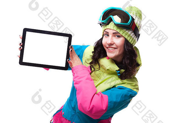 穿着滑雪服、戴着滑雪镜的漂亮年轻女子举着空t