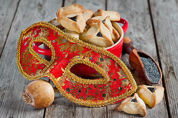 哈曼塔森饼干或哈曼的耳朵和狂欢节面具，用于普瑞姆庆典（犹太节日）。
