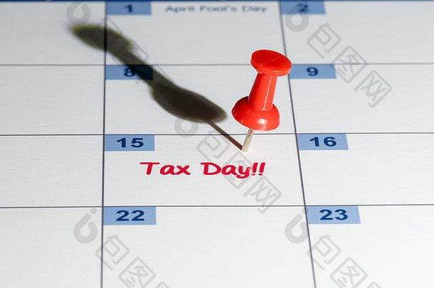 日历上4月15日为纳税日的红钉