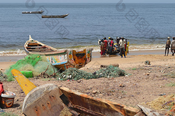 塞内加尔手工渔业中使用的独角兽和渔网
