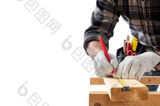 特写镜头卡彭特手受保护的手套铅笔计标志着测量木董事会建设行业