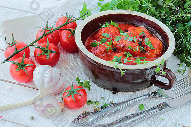 碗里的番茄酱肉丸