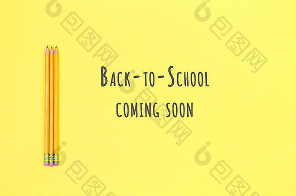 黄色背景上的铅笔。回到学校的概念。水平的返校用语