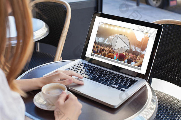 视频流媒体在线音乐会女人看生活音乐剪辑互联网移动PC咖啡馆