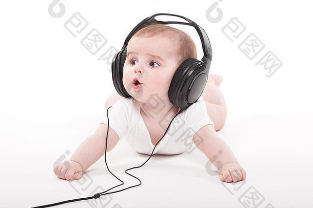 迷人的婴儿白色背景耳机听