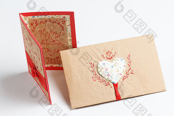 情人节一天手工制作的爱消息卡信封古董风格孤立的白色背景