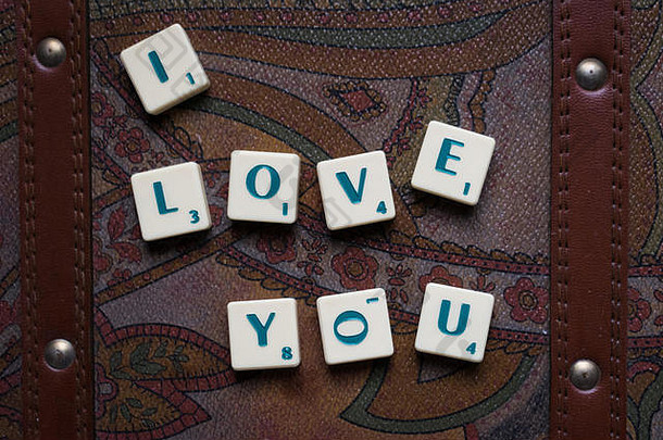 爱浪漫的单词拼字游戏瓷砖刻字