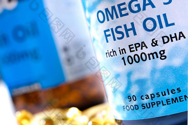 工作室环境中1000mg EPA和DHA胶囊中的欧米茄3鱼油蛋白eich