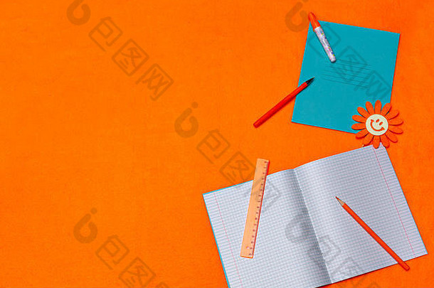 学校项目明亮的橙色<strong>背景</strong>Copy-Space的地方文本回来学校概念