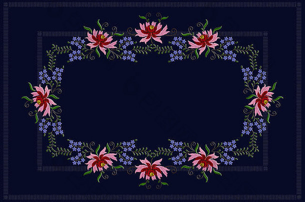 深蓝色的桌布上有一条蓝色的条纹，边框是绣有红色和粉色花瓣的花朵，扭曲的树枝上有蓝色的花朵