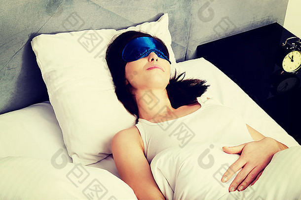女人睡觉床上眼睛乐队