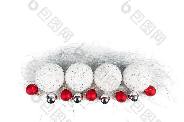 圣诞节行饰品球白色银红色的白色背景