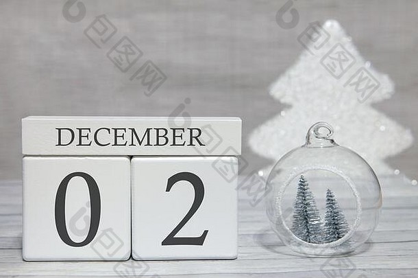 立方体用文字从数字和月份、12月2日到<strong>年底</strong>进行总结。