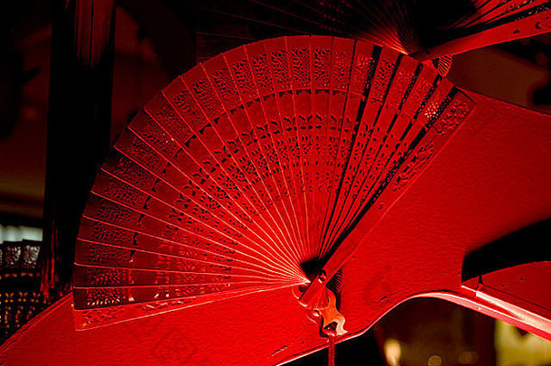 红色的中国人纸风扇