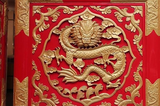 红色和金色的中国门。