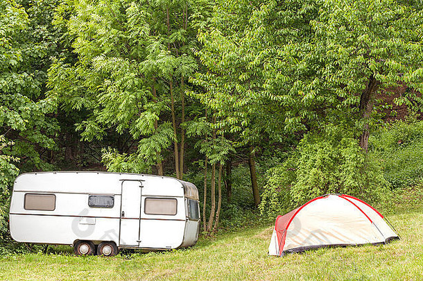 野营预告片帐篷森林