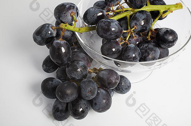 群黑色的葡萄