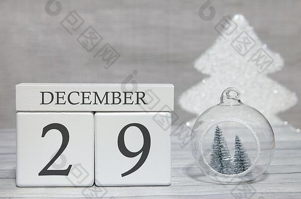 立方体用文字从数字和月份，12月29日，<strong>年底</strong>和总结。