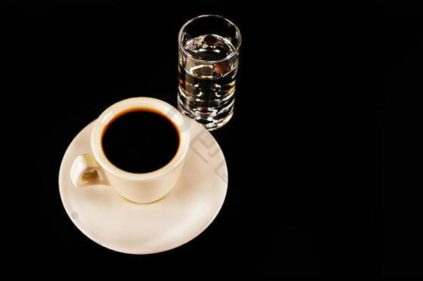 黑色的咖啡白色杯玻璃桑布卡咖啡豆子茴香芳香集