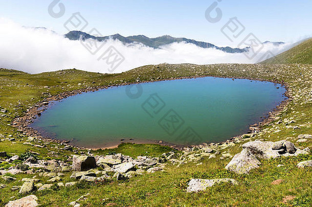 土耳其卡卡尔达格利或卡卡尔山脉顶部的冰川湖，简称卡卡尔湖