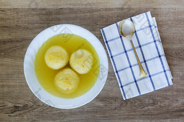 犹太汤犹太逾越节传统的马萨球汤