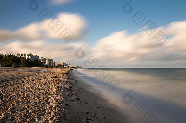 劳德代尔堡的空海滩-长曝光版，佛罗里达州