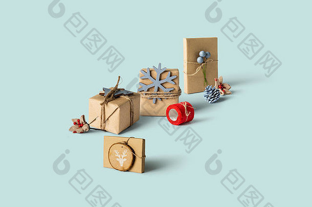 圣诞节作文有趣的圣诞节礼物盒子自制的包装装饰蓝色的背景圣诞节冬天一年购物