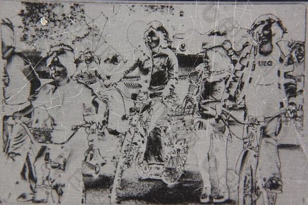 细古董黑色的白色极端的摄影群孩子们骑自行车街