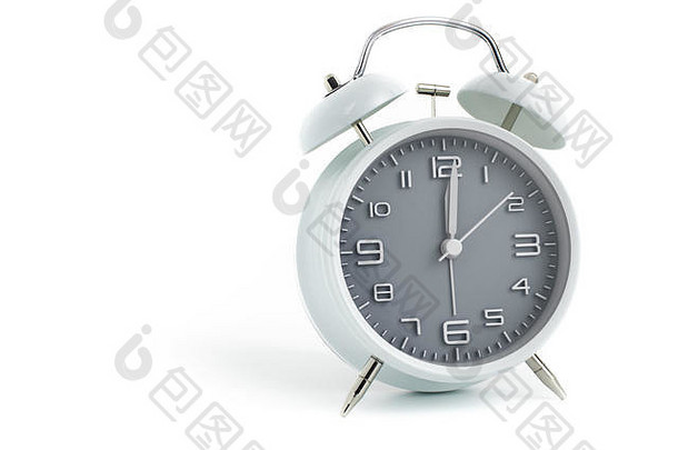 带有灰色钟面的双钟模拟闹钟显示12点1分，中午12点01分；白色背景上的概念