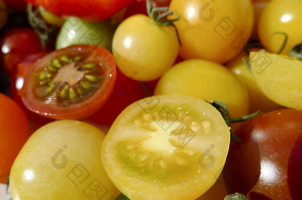 各种新鲜的蔬菜彩色的西红柿红色的黄色的绿色