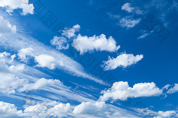 蔚蓝的<strong>天</strong>空，美丽的云彩