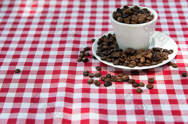 咖啡豆和咖啡杯装饰