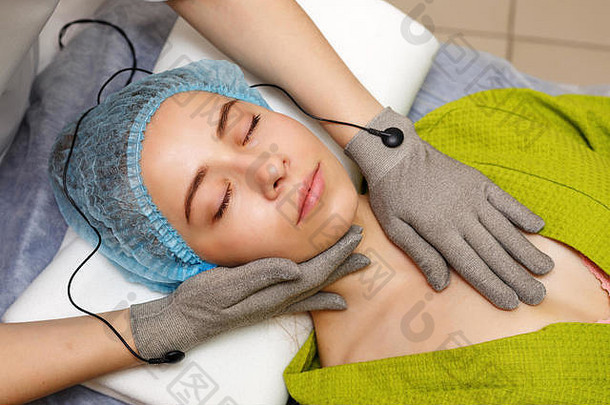 硬件美容在临床上脸复兴在临床上治疗面部按摩手套在临床上
