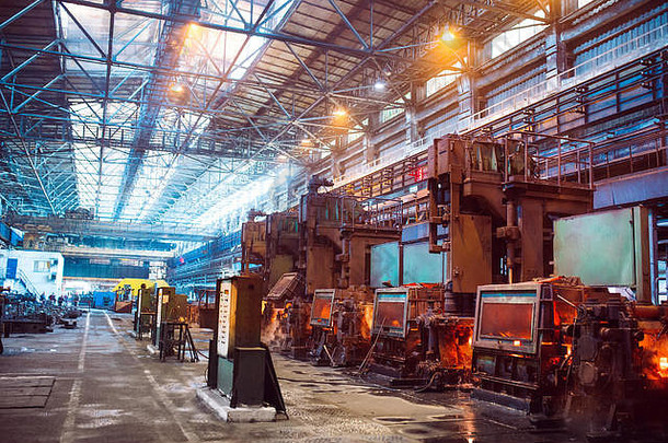 钢铁厂、冶金行业输送带上的热钢。