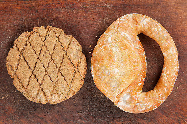 Kolatch和黑麦煎饼传统俄罗斯面包