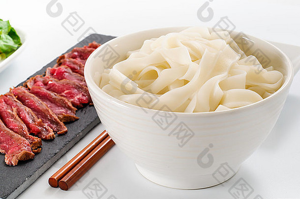 越南牛肉面汤的烹饪材料-Pho
