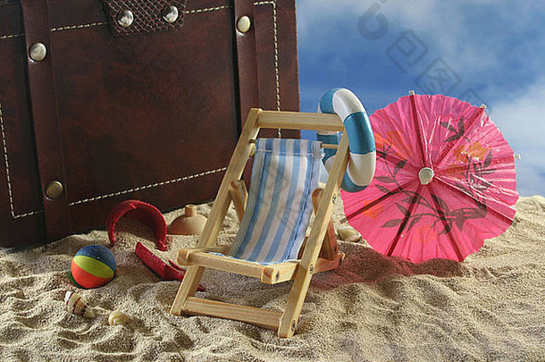 甲板椅子太阳伞海滩情况下