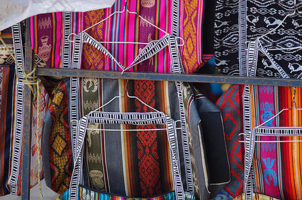 方法集团五彩缤纷的土著编织城市奥塔瓦洛厄瓜多尔