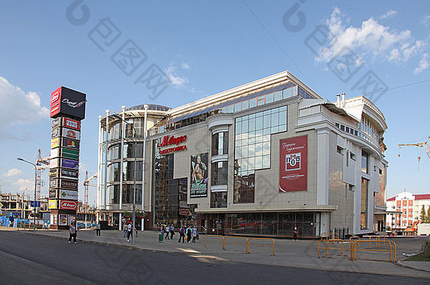 俄罗斯联邦萨兰斯克。购物中心-奥加雷夫广场