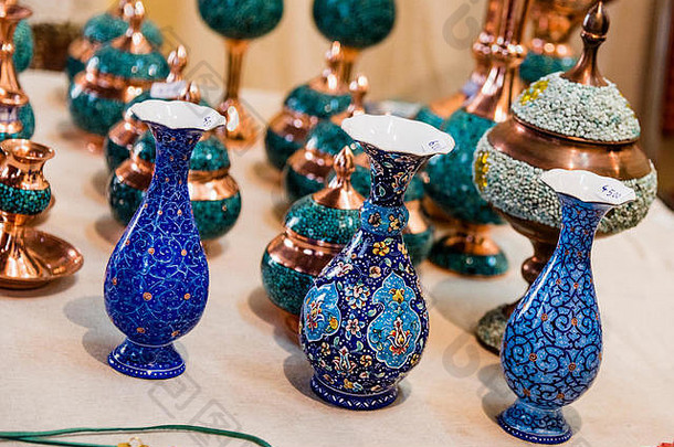 波斯陶器或伊朗陶器是指波斯（伊朗）艺术家制作的陶器作品，其历史可追溯到新石器时代早期。