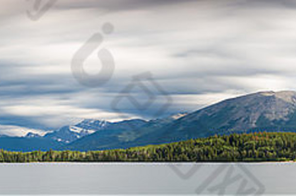 金字塔湖全景图-长曝光版，加拿大阿尔伯塔省