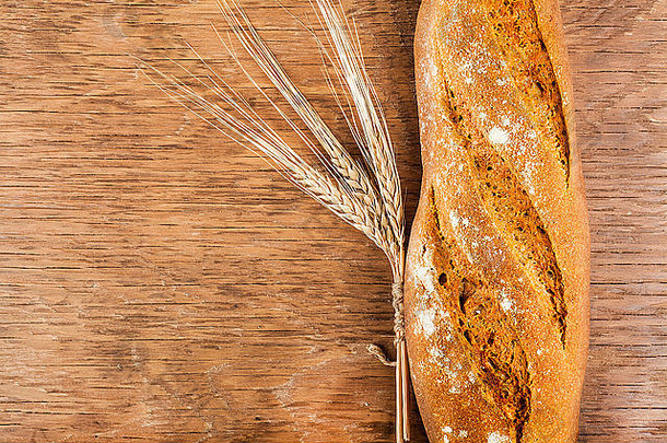 面包耳朵小麦木背景