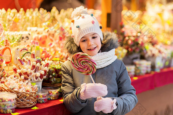 女孩棒棒糖圣诞节市场糖果商店