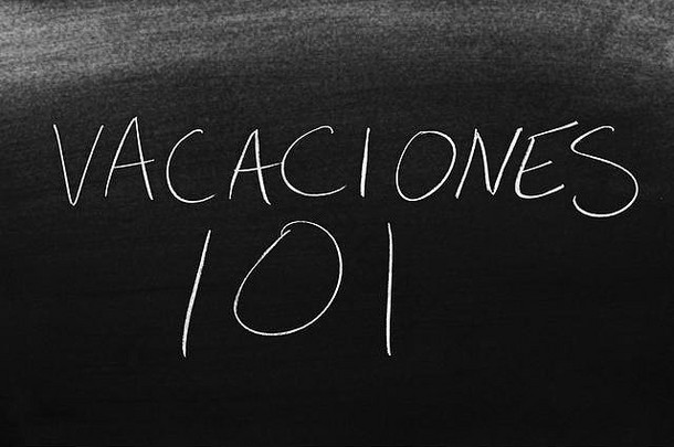 黑板上用粉笔写的单词是vacacions101