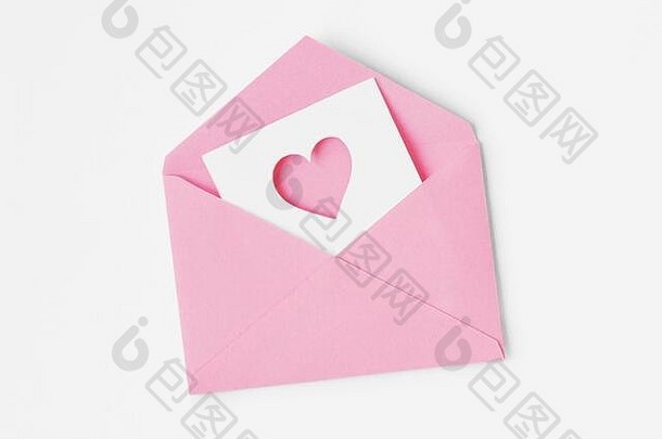 粉红色的信封心图标白色背景爱概念